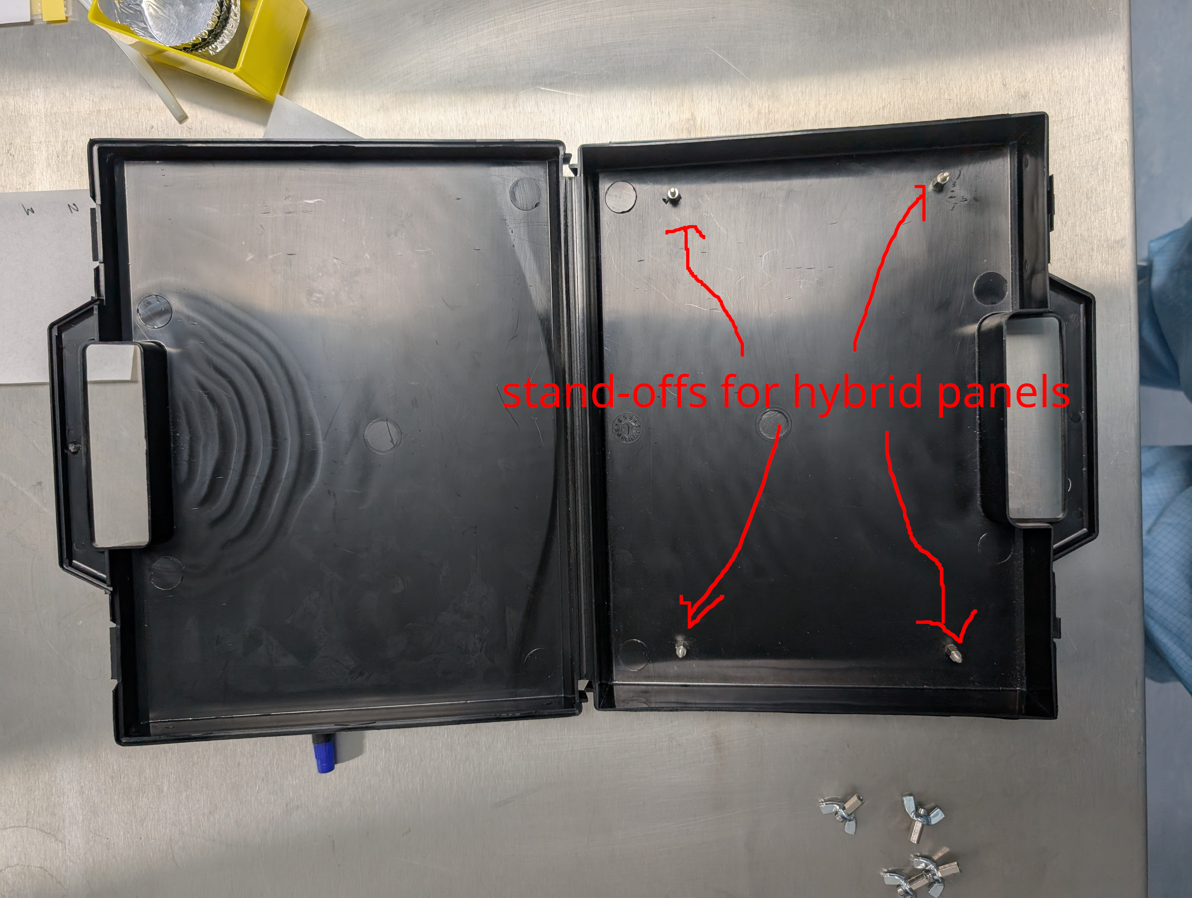 Empty hybrid panel shipping box.